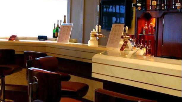 the-piano-bar-at-hotel-bedford